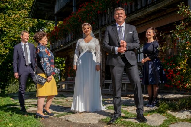 Anne ist zurück – aber nicht allein! Was sie Martin jetzt beichten muss, wird alles ändern