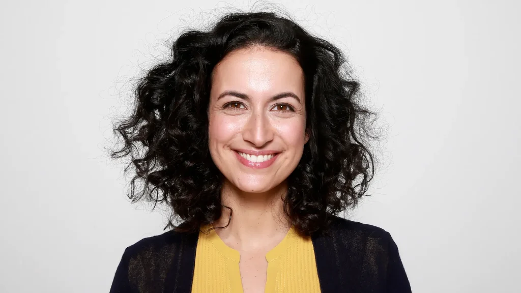 “In aller Freundschaft”-Star Sanam Afrashteh: Einblicke in ihr Privatleben
