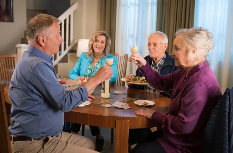 Zwei Hauptdarsteller von In aller Freundschaft haben heimlich geheiratet – Fans völlig aus dem Häuschen!