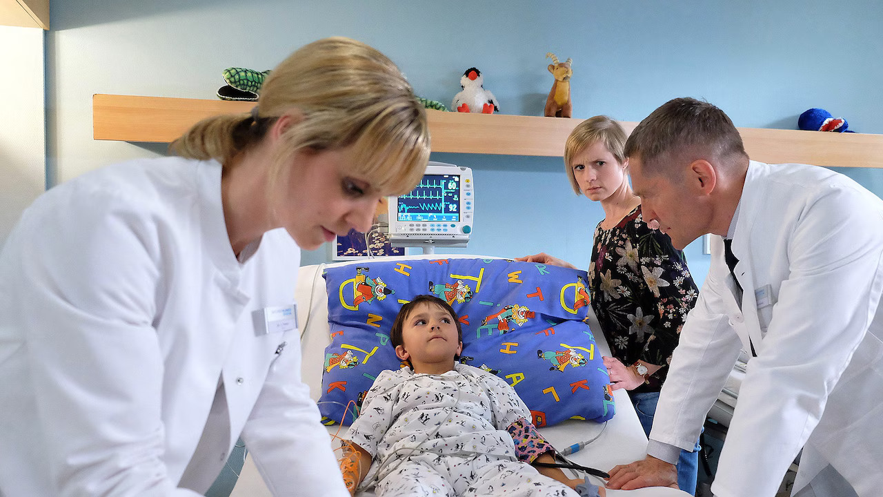 In aller Freundschaft - Die jungen Ärzte heute im Livestream und TV: Darum geht es in Mit allen Mitteln