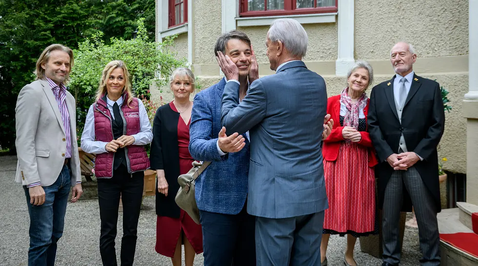 Sturm der Liebe: Robert beschließt den Fürstenhof zu verlassen