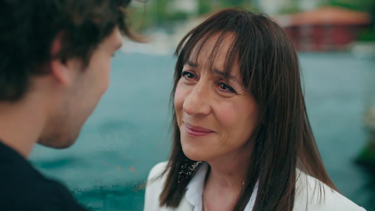 Nükhet se enfrenta a su otra yo en el espejo: la escena más inquietante en la mansión Korhan