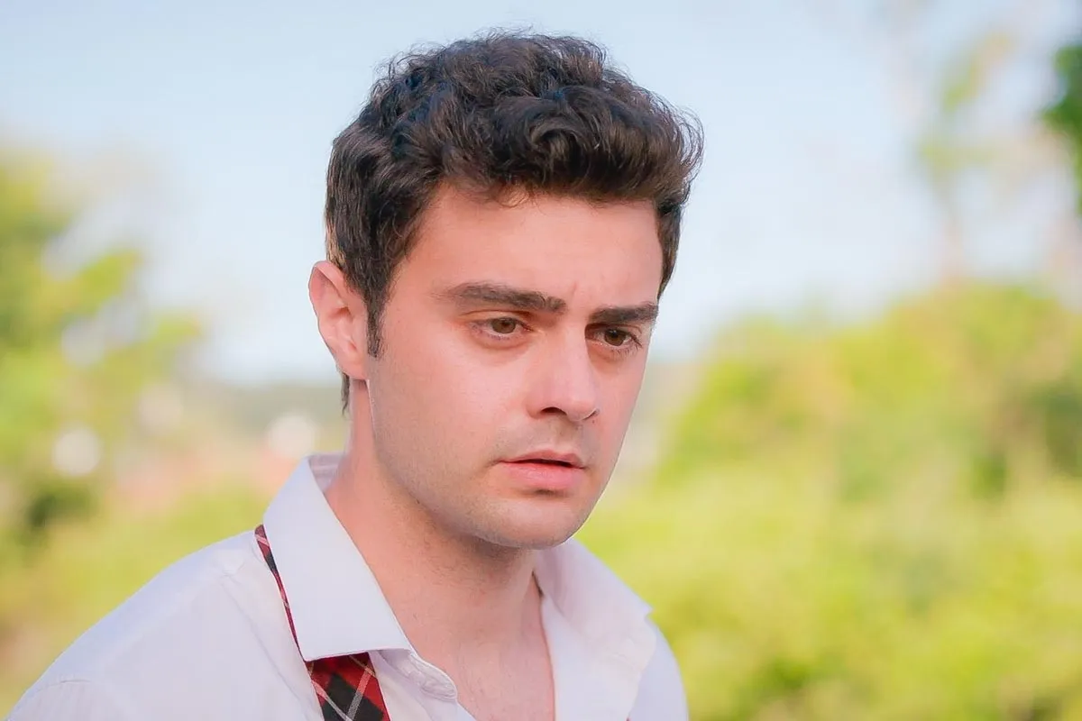 Capítulos 44 y 45 – Preludio del choque: rastros de traición y alianzas ocultas