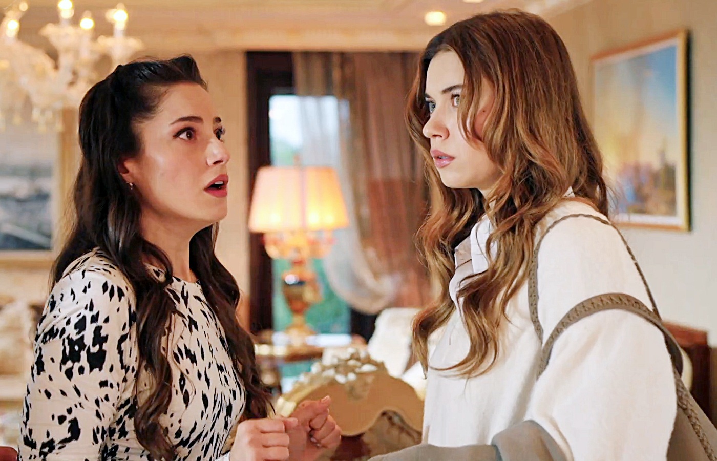 Avance Una nueva vida capítulo 47: Pelin revienta la boda de Suna y destruye a Seyran y Ferit