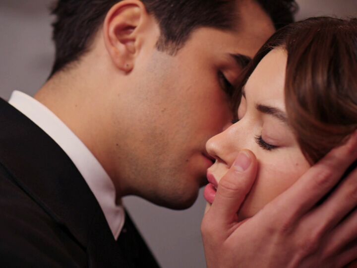 Eres como todas las demás: Ferit besa a Seyran con pasión y luego la destroza con su mentira