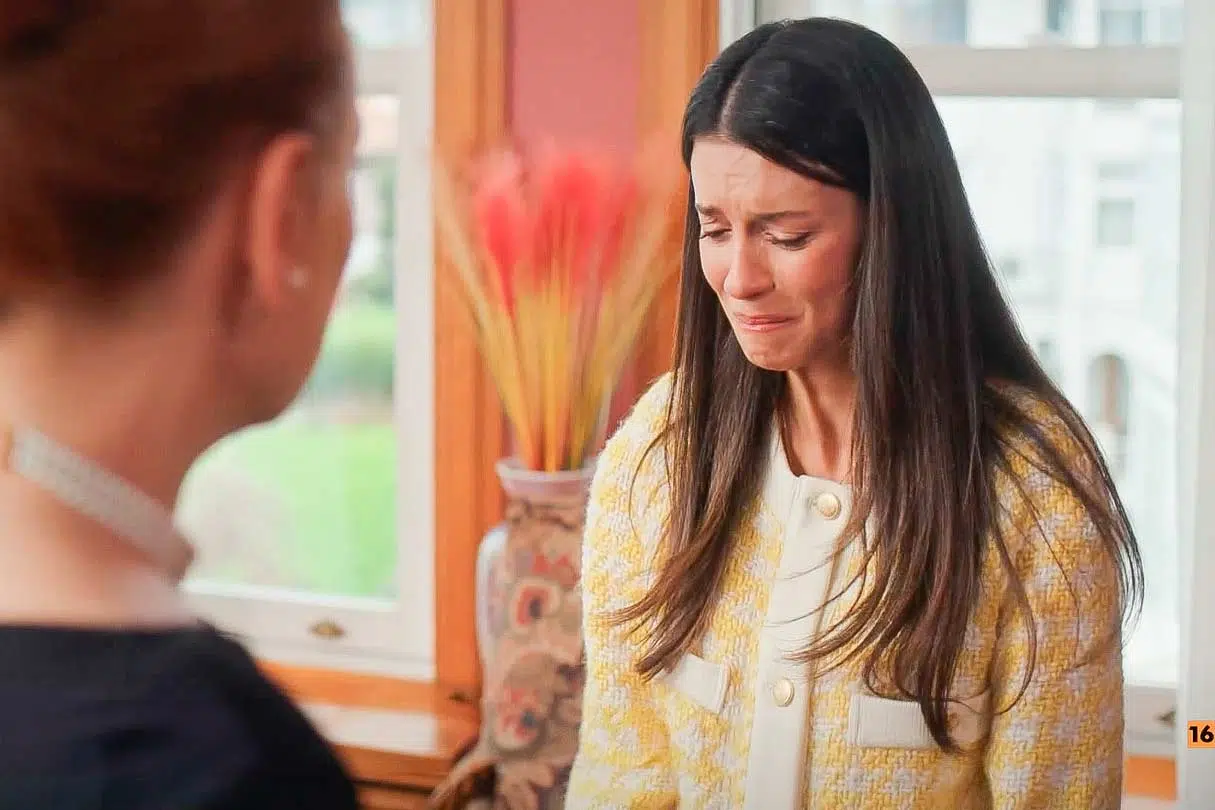 Avance ‘Una nueva vida’: İfakat descubre el gran secreto de Pelin y decide usarlo en su beneficio (Video)