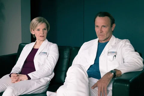 Schwanger mit 46: “In aller Freundschaft”-Arzu wird Mama