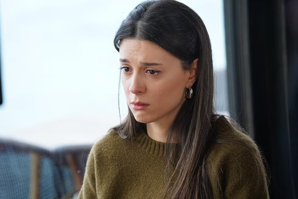 Kaya protege a Suna cuando Ifakat la golpea en ‘Una nueva vida’