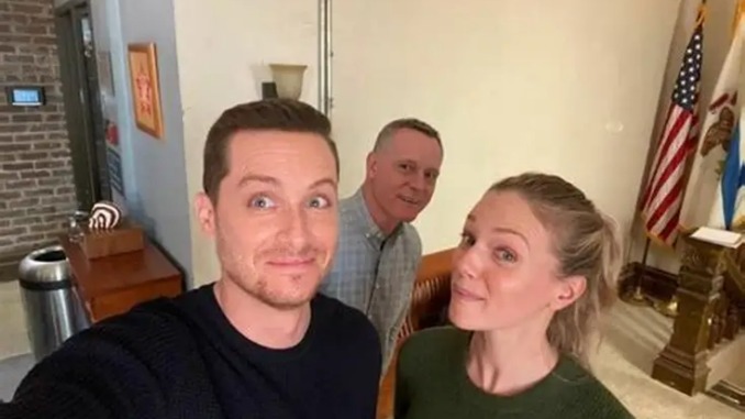 Kara Killmer and Jesse Spencer are back — Brett and Casey return for the Chicago Fire finale in an emotional homecoming fans never expected. qc01